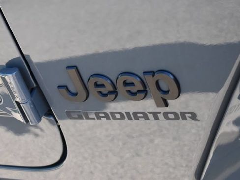 Used 2021 Jeep Gladiator Sport AWD/4WD image 12
