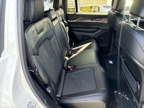 New 2026 Jeep Grand Cherokee Altitude AWD/4WD image 32