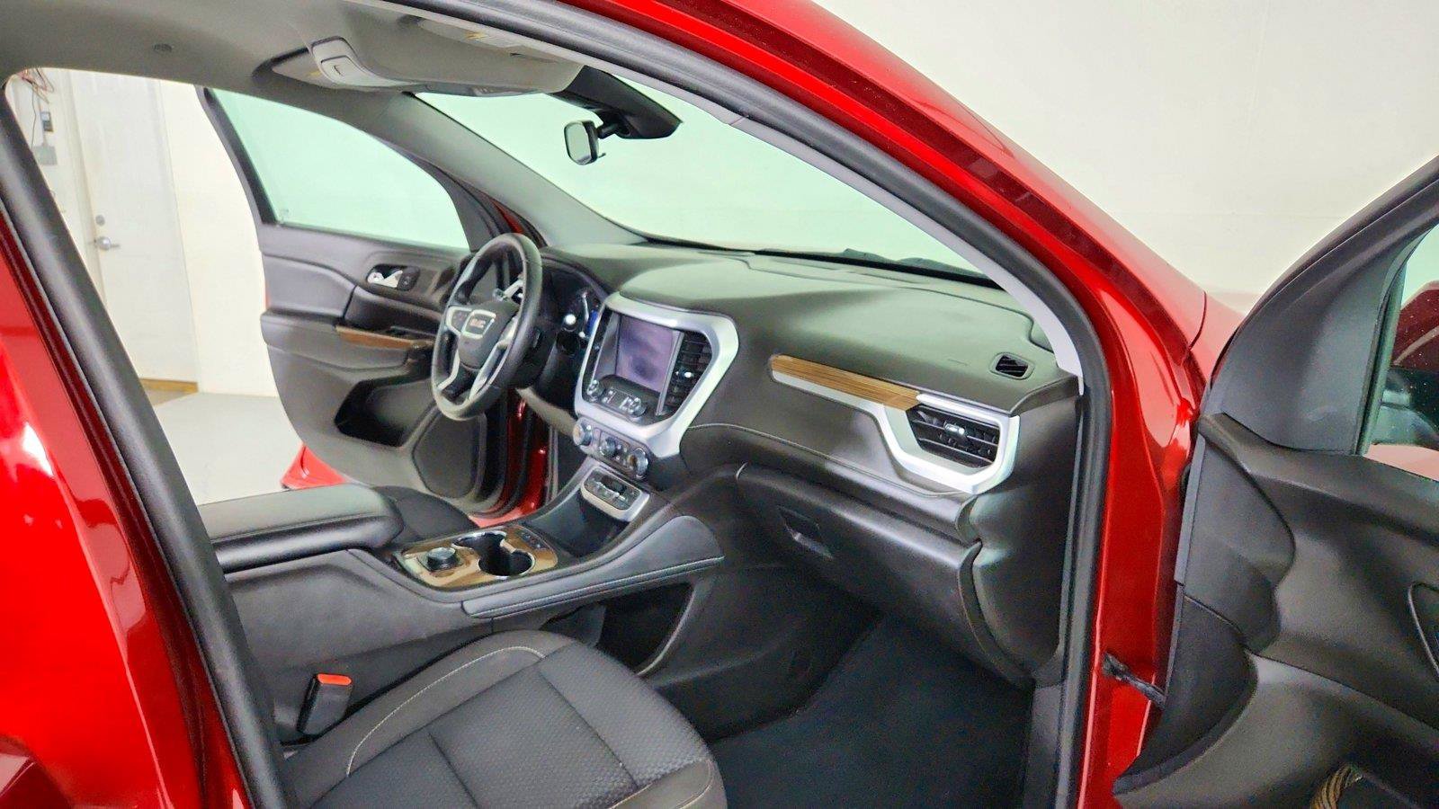 Used 2023 GMC Acadia SLE FWD image 40