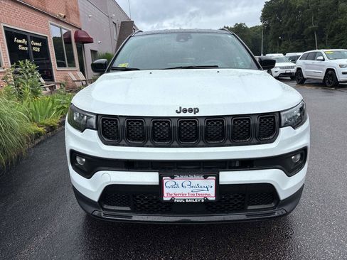 Used 2023 Jeep Compass Latitude w/ Convenience Group AWD/4WD image 2