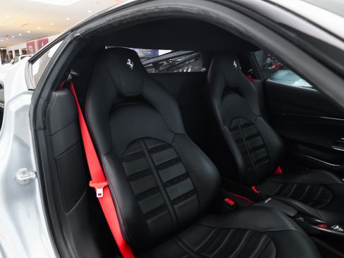 Used 2021 Ferrari F8 Tributo RWD image 25