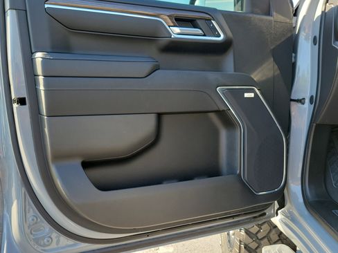 Used 2024 Chevrolet Silverado 1500 LT Trail Boss w/ Convenience Package II image 19