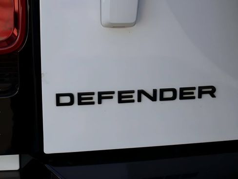 Certified 2024 Land Rover Defender 110 X-Dynamic SE AWD/4WD image 8