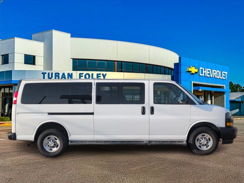Used 2022 Chevrolet Express 3500 LS RWD image 8