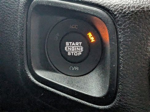 Used 2024 Jeep Gladiator Sport image 27