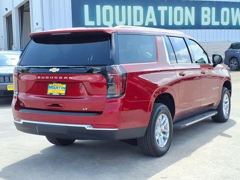 Used 2026 Chevrolet Suburban LT RWD image 5