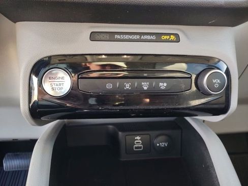 Used 2025 Ford Escape SE image 15