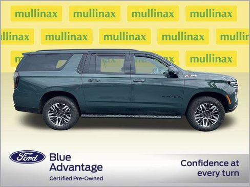 Used 2025 Chevrolet Suburban Z71 w/ Comfort Package AWD/4WD image 2