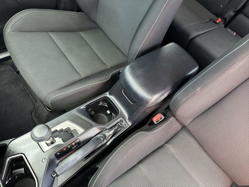 Used 2018 Toyota RAV4 XLE FWD image 23