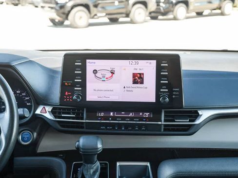 Used 2024 Toyota Sienna LE image 13