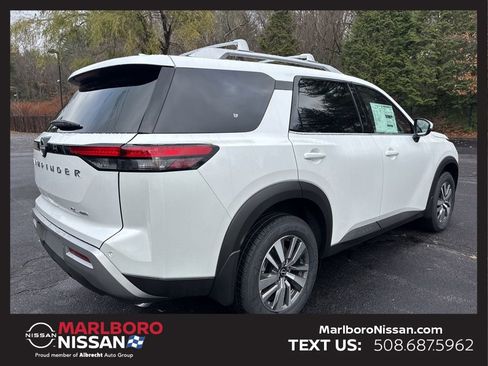 New 2025 Nissan Pathfinder SL image 7