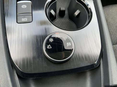 Used 2024 Nissan Rogue SV image 45