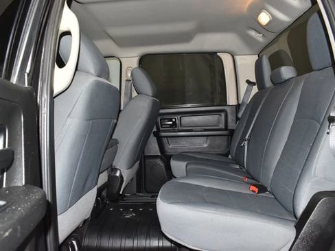 Used 2018 RAM 2500 Tradesman w/ Chrome Appearance Group image 32