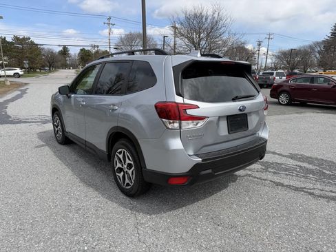 Used 2021 Subaru Forester Premium AWD/4WD image 3