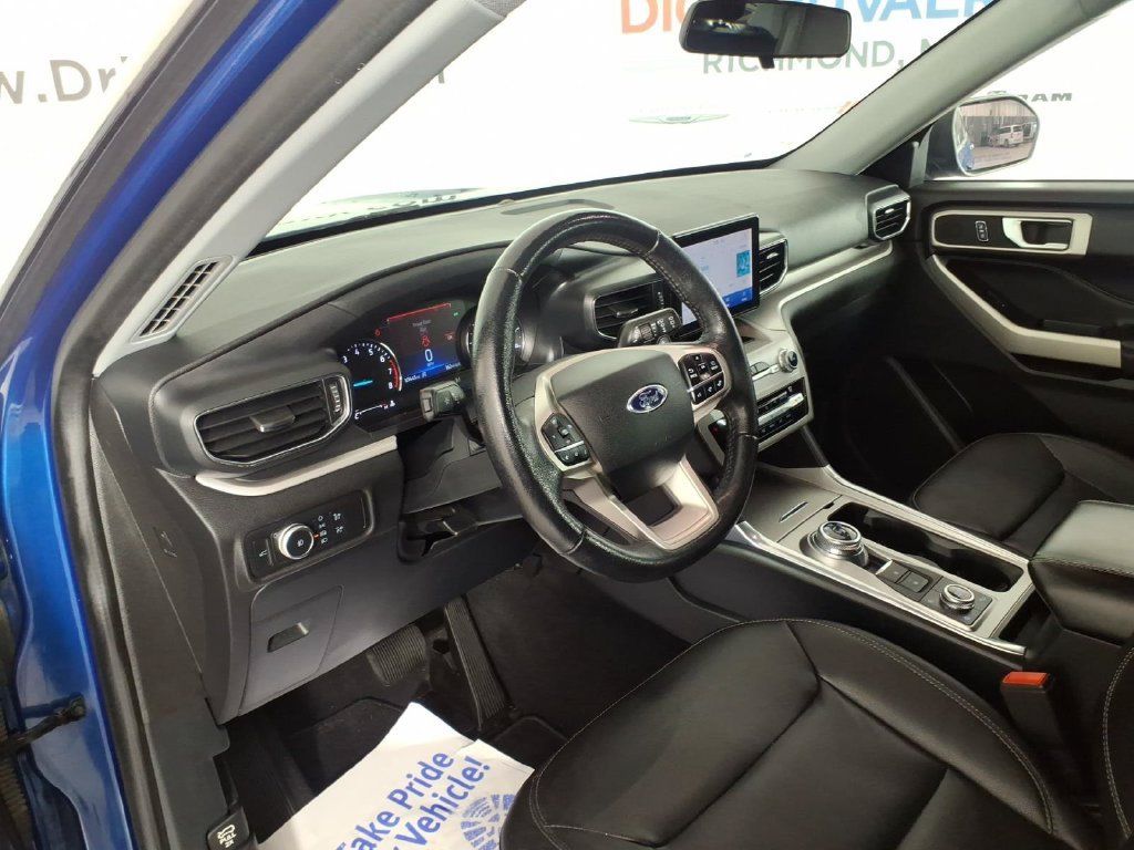 Used 2020 Ford Explorer XLT w/ Equipment Group 202A AWD/4WD image 12