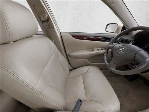 Used 2004 Lexus ES 330 w/ Premium Pkg FWD image 10
