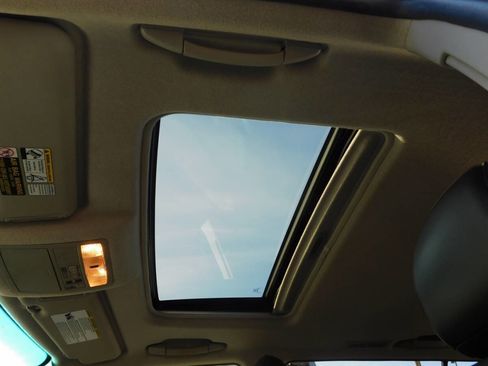 Used 2012 Toyota Highlander SE image 19