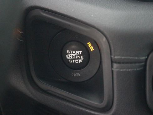 Used 2024 Jeep Gladiator Mojave image 32