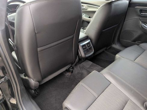 Used 2016 Chevrolet Impala LT w/ Convenience Package image 18