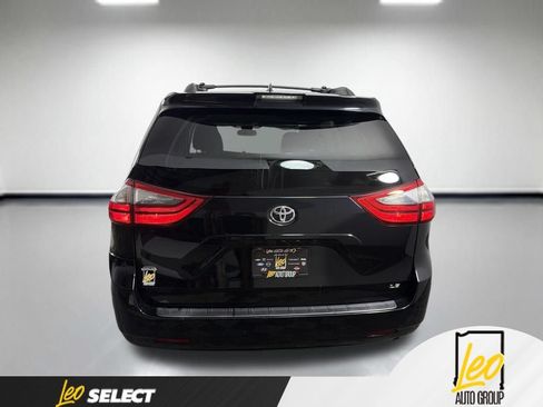 Used 2020 Toyota Sienna LE w/ LE Preferred Package FWD image 7