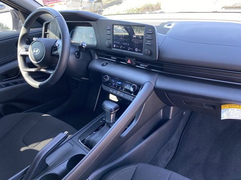 Certified 2025 Hyundai Elantra Sport image 12