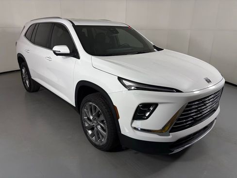 Used 2025 Buick Enclave Preferred image 4