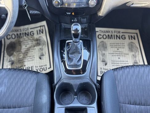 Used 2020 Nissan Rogue S image 27