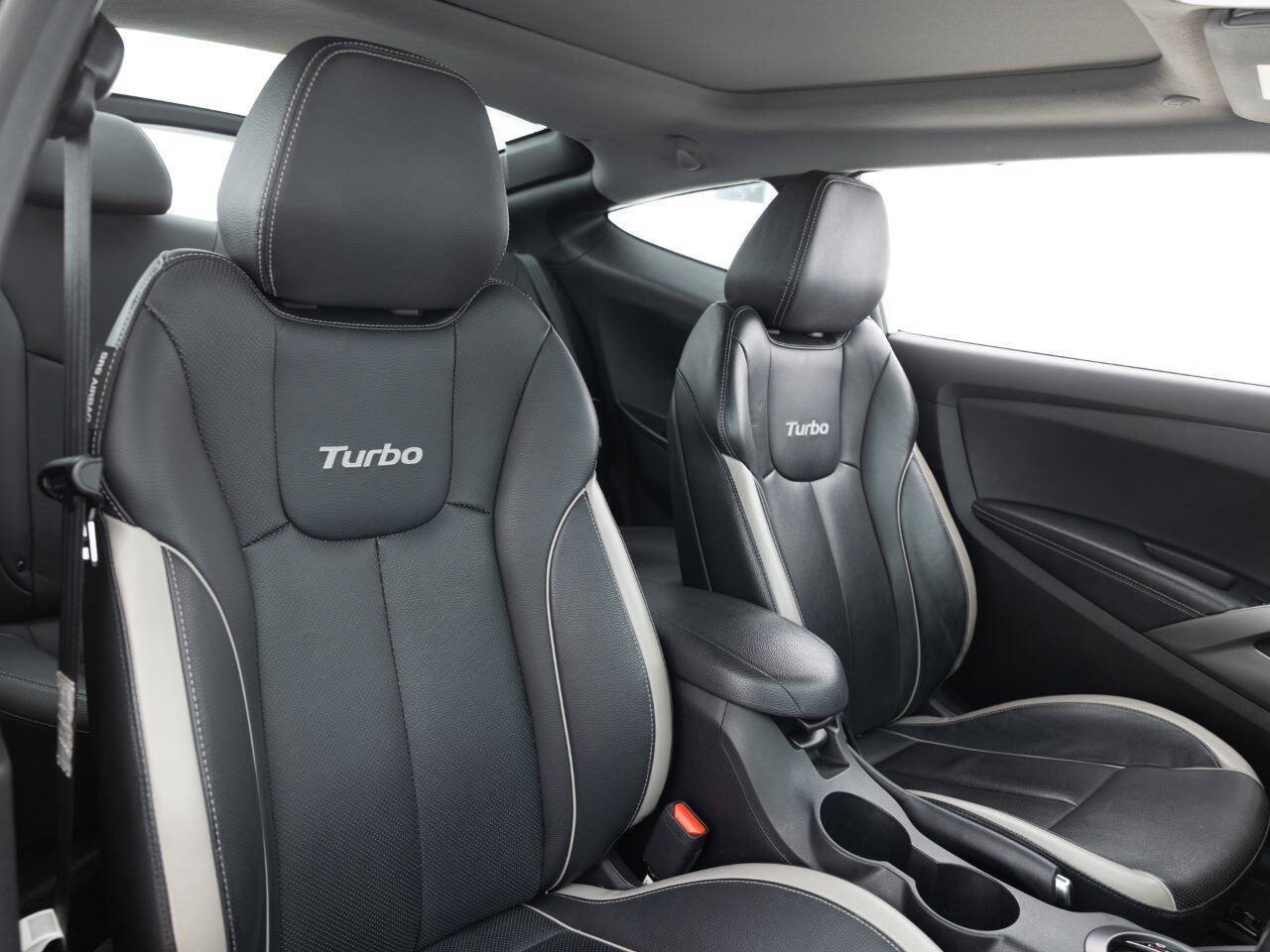Used 2015 Hyundai Veloster Turbo w/ Option Group 04 FWD image 26
