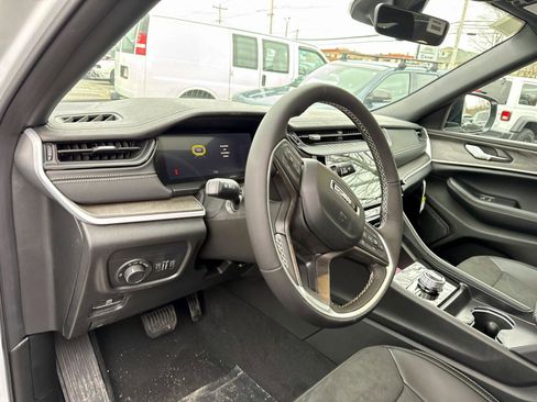 New 2026 Jeep Grand Cherokee L Laredo Altitude 4x4 4WD image 9