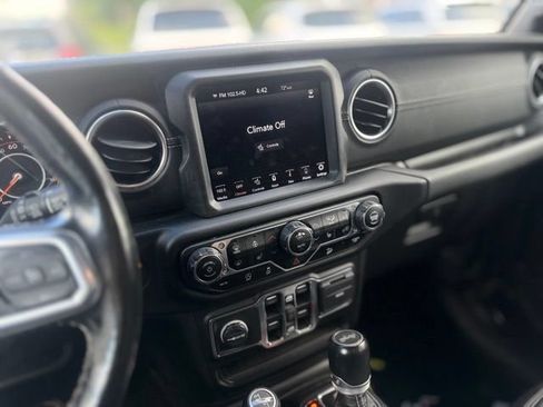 Used 2021 Jeep Wrangler Unlimited Sahara AWD/4WD image 17