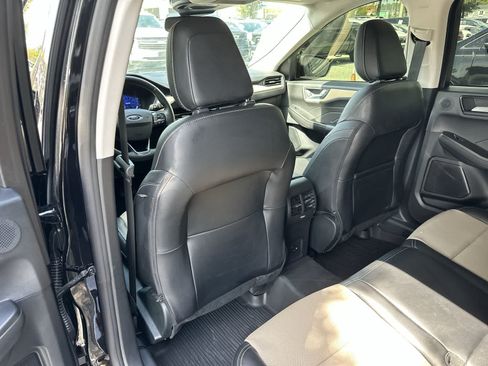 Used 2022 Ford Escape Titanium w/ Titanium Elite Package AWD/4WD image 17