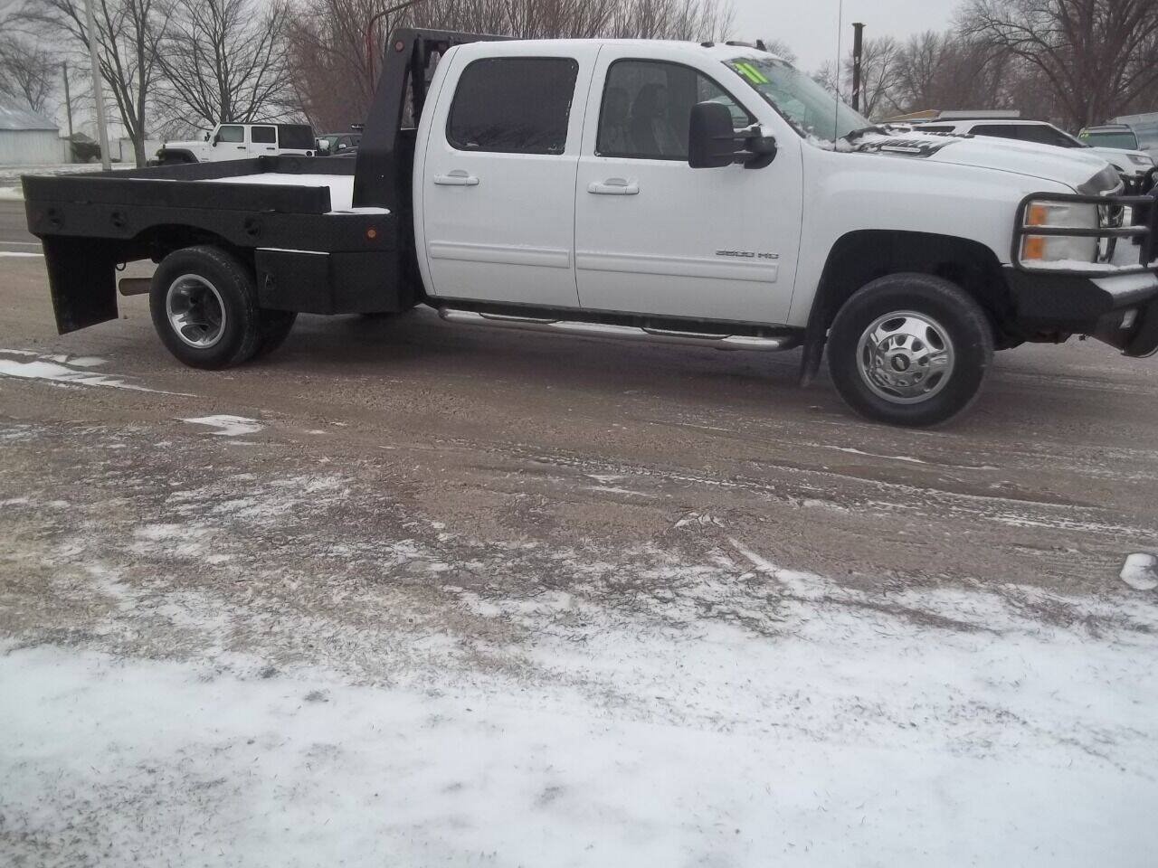 Used 2011 Chevrolet Silverado 3500 LTZ w/ LTZ Plus Package AWD/4WD image 2