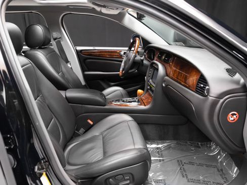 Used 2005 Jaguar XJ8 RWD image 55