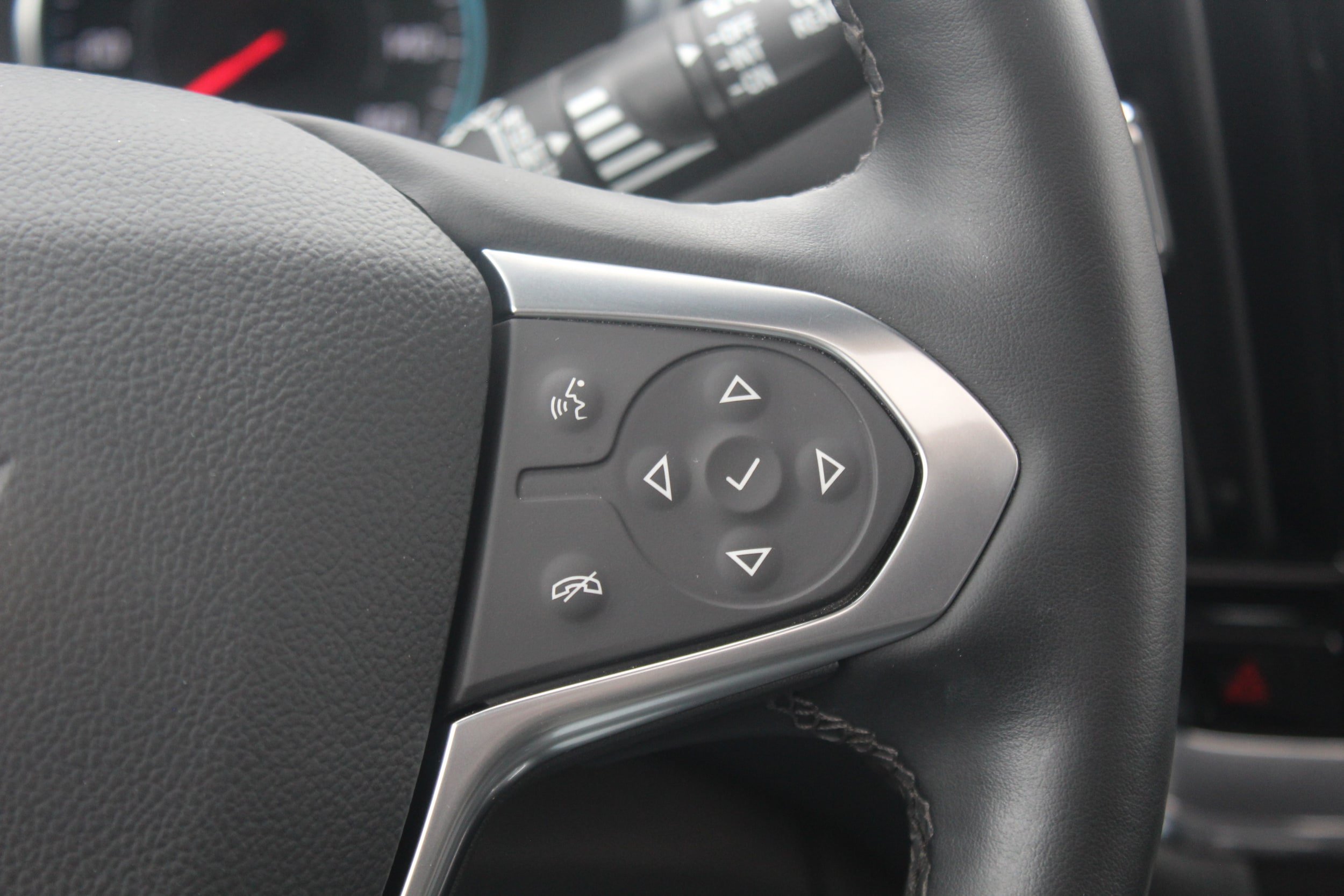 Used 2023 Chevrolet Traverse LT w/ LT Premium Package AWD/4WD image 9