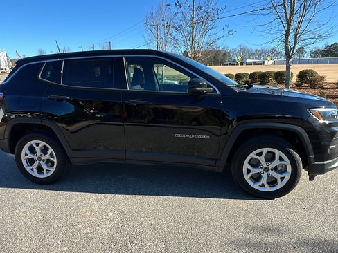 Certified 2025 Jeep Compass Sport image 7