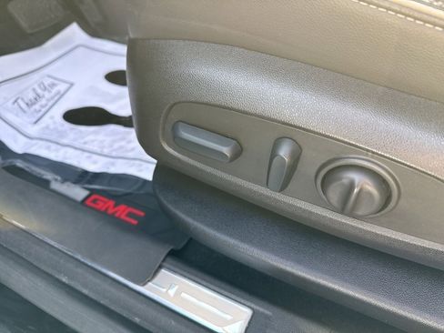 Used 2023 GMC Acadia Denali image 26