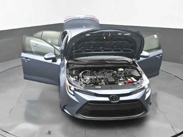 Used 2026 Toyota Corolla LE w/ LE Premium Package FWD image 32