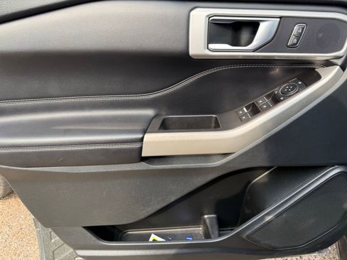 Used 2022 Ford Explorer XLT w/ Equipment Group 202A RWD image 12