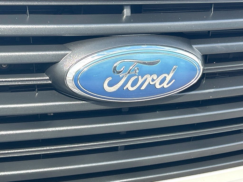 Used 2019 Ford Transit 250 148 Medium Roof RWD image 18