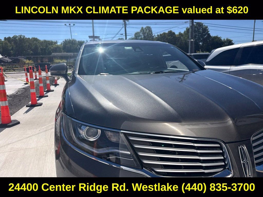 Used 2017 Lincoln MKX Select w/ Select Plus Package AWD/4WD image 4