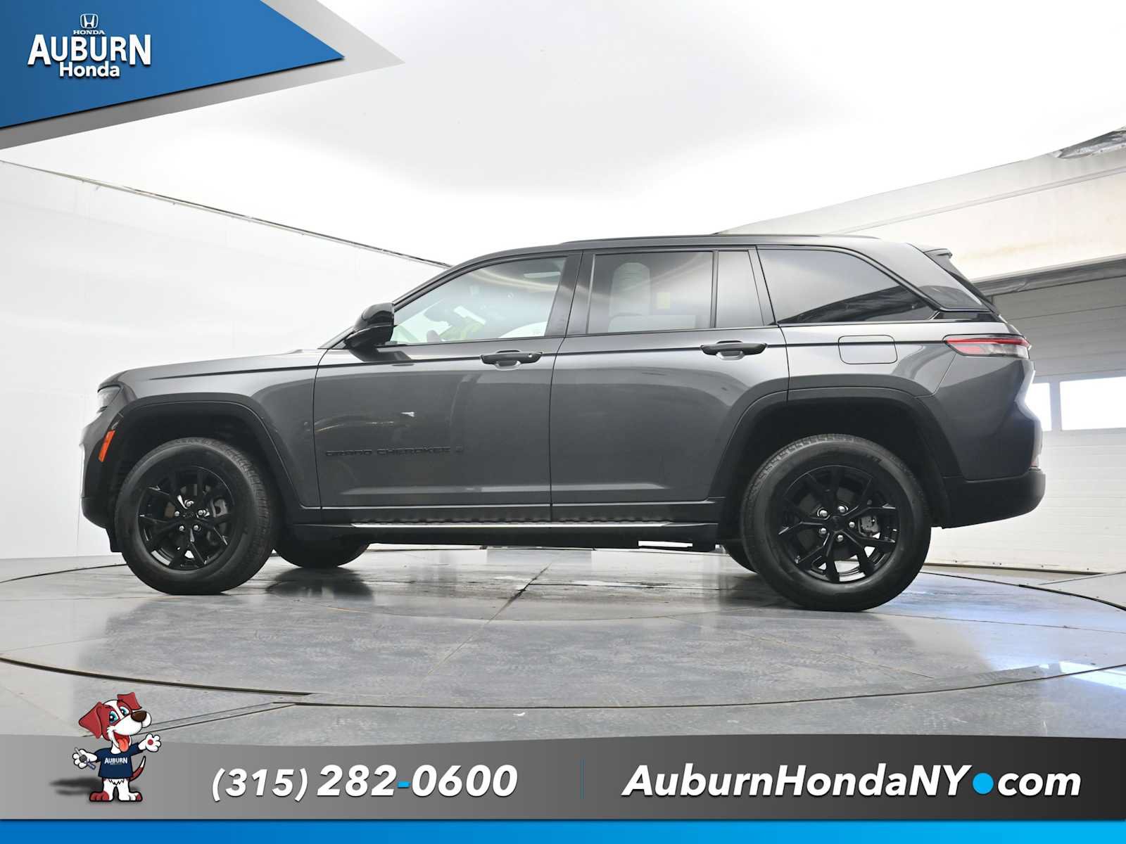 Used 2024 Jeep Grand Cherokee Altitude AWD/4WD image 22