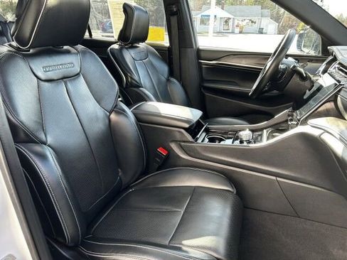 Used 2025 Jeep Grand Cherokee L Overland w/ Advanced Protech Group III image 18