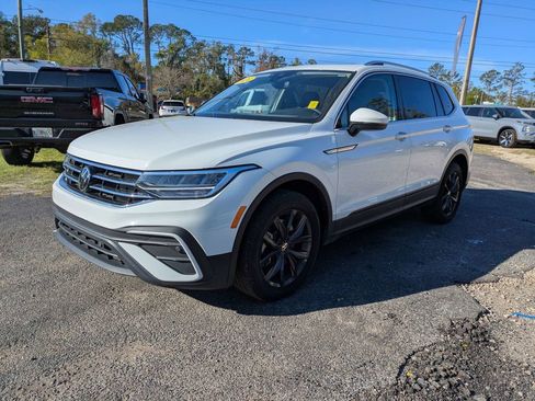 Used 2024 Volkswagen Tiguan SE image 8