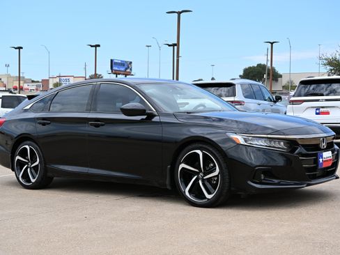 Used 2022 Honda Accord Sport image 4