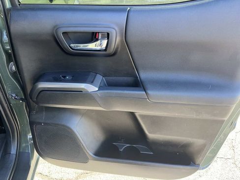 Used 2021 Toyota Tacoma TRD Off-Road w/ Technology Package image 17