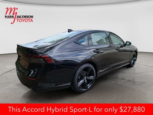 Used 2023 Honda Accord Sport image 9