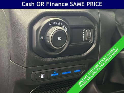 Used 2024 Jeep Wrangler Unlimited w/ Convenience Group AWD/4WD image 17
