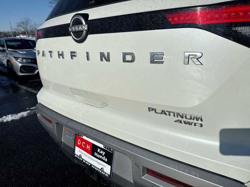 Used 2023 Nissan Pathfinder Platinum image 18