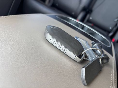 Used 2026 Kia Carnival FWD image 27