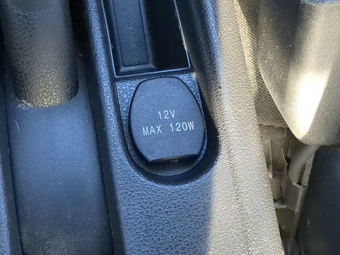 Used 2014 Nissan Versa SV FWD image 58